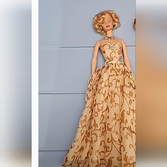 New OOAK Fashionable Barbie FEMALE DOLL in Gowns Hat & Jewelry - Picture 2 of 2